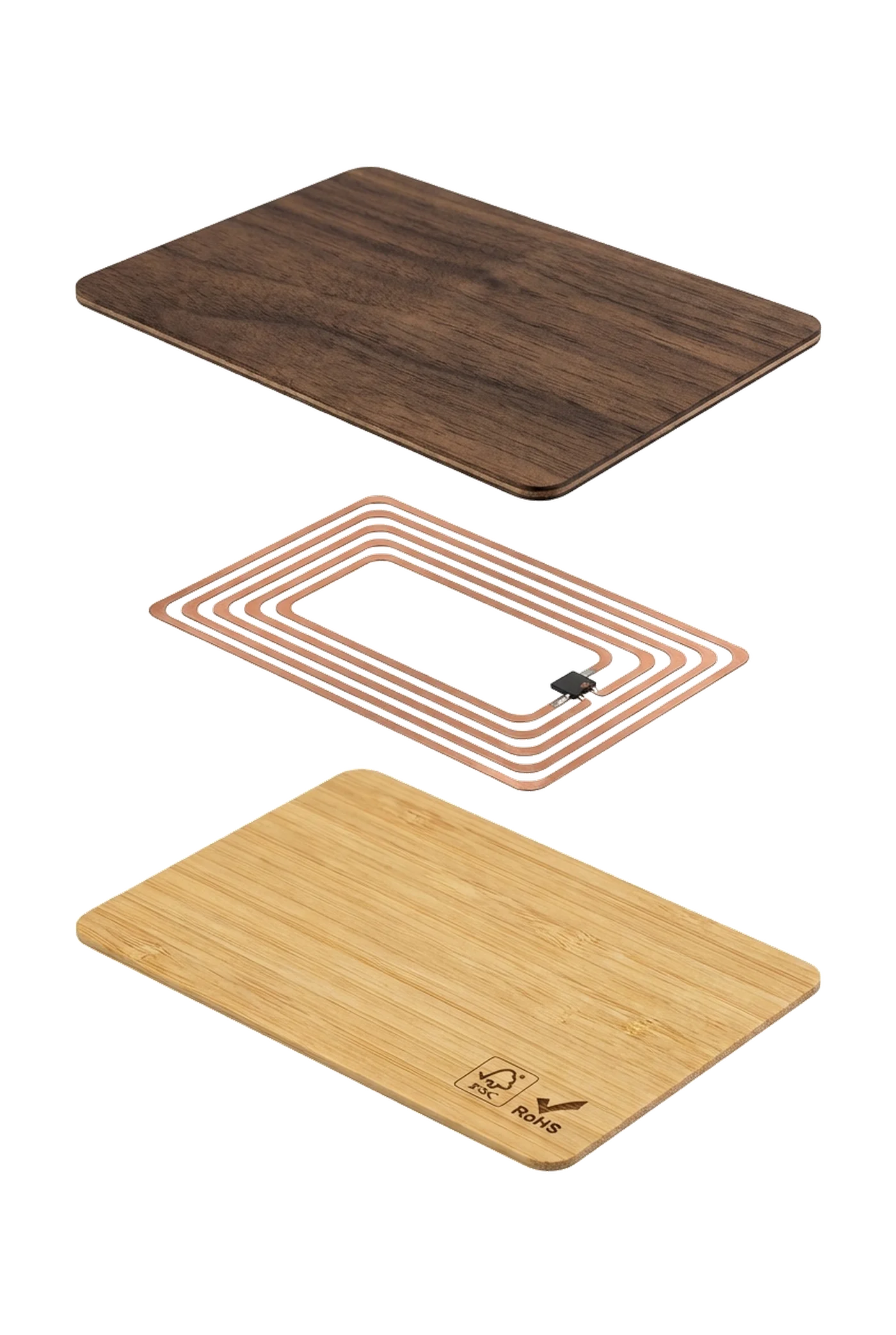 Nachhaltige Hotel-Schlüsselkarten mit umweltfreundlichen Materialien in tropischer Umgebung