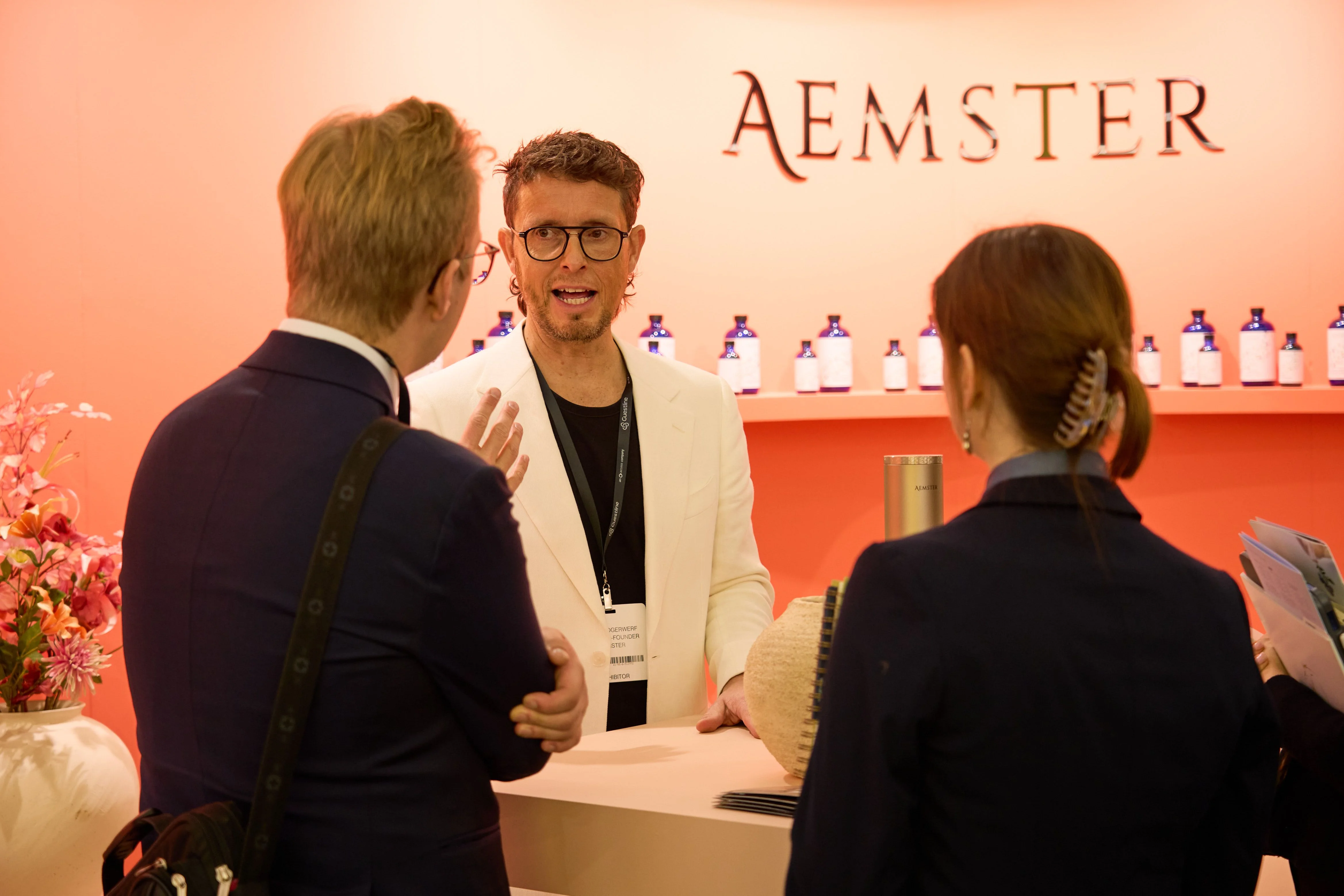 Networking at the Independent Hotel Show Munich exhibition floor